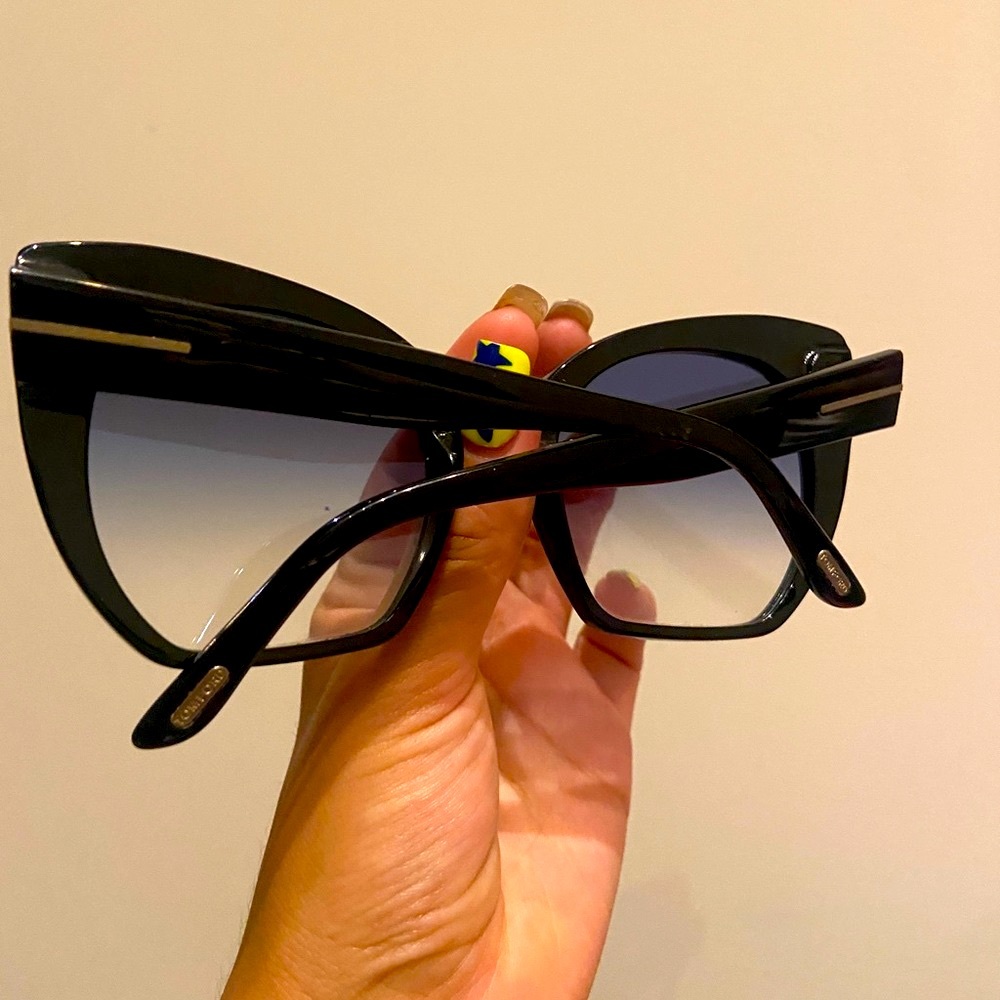 TOM FORD woman sunglasses. In sunglass case